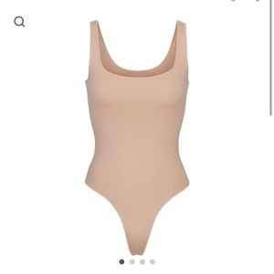 Skims Essential bodysuit nude small medium
